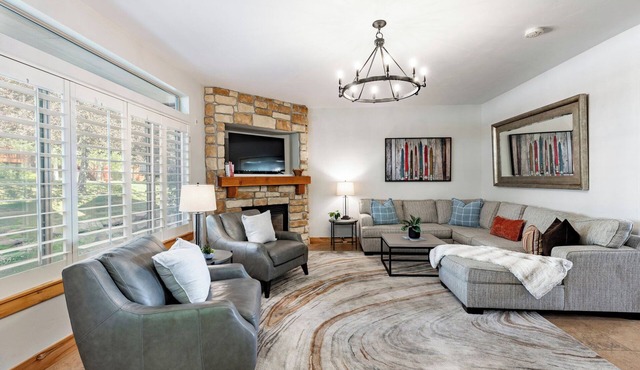 Top-Rated Park City Retreat - Sleeps 12 King/Queen Beds Hot Tub Near Ski Resorts