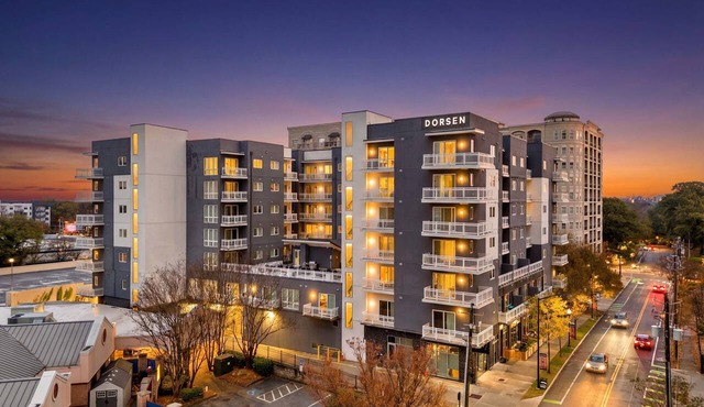 Two-Bedroom Apartment w/Balcony - Gym - Balcony