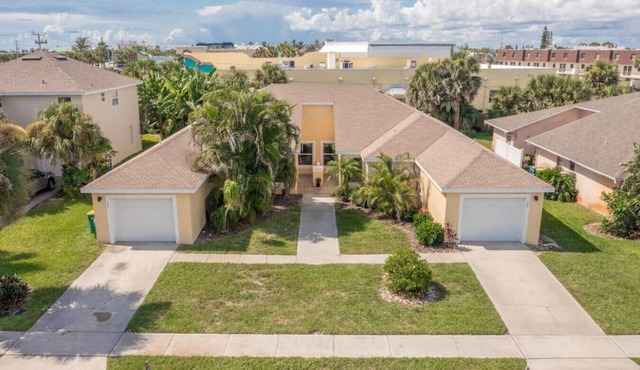 Two Unit Beach Themed Duplex - Walk to the Beach - 6/4