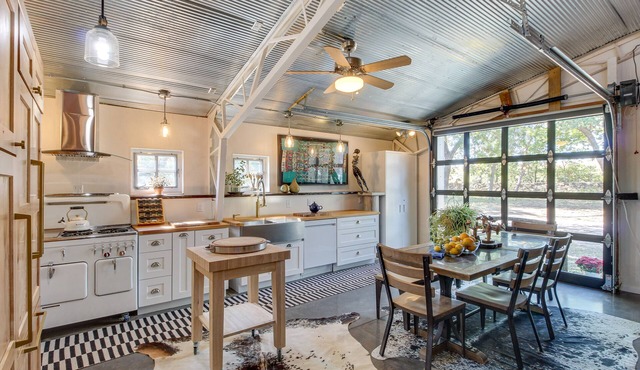 Unique Lecompton Studio w/Countryside Views in Lecompton