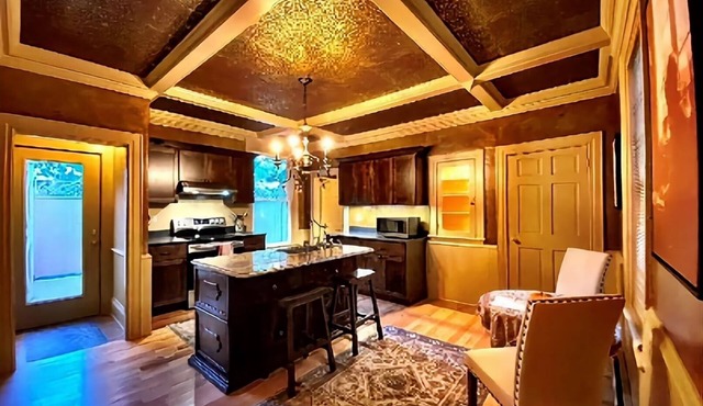 Uniquely Charming "Downeastah" apartment in the heart of Machias