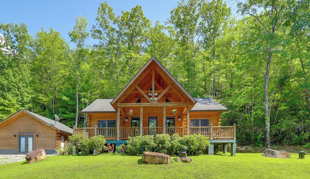 Updated Cabin By Linville Falls: Deck & Game Room!