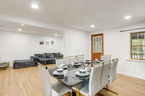 Updated Getaway w/Sauna & Yard in Bloomsbury!