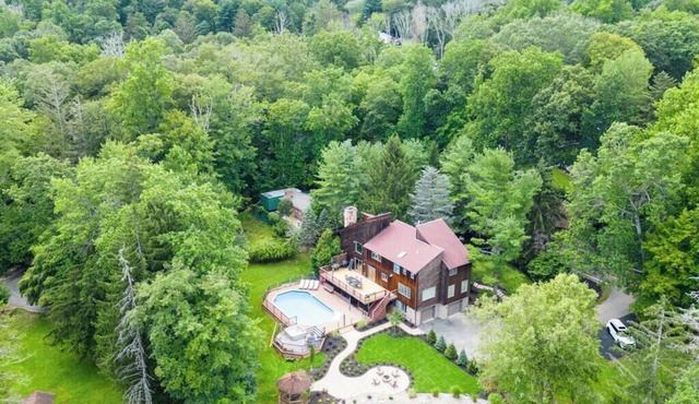 Upper Saddle River Resort with Pool and Lake Access