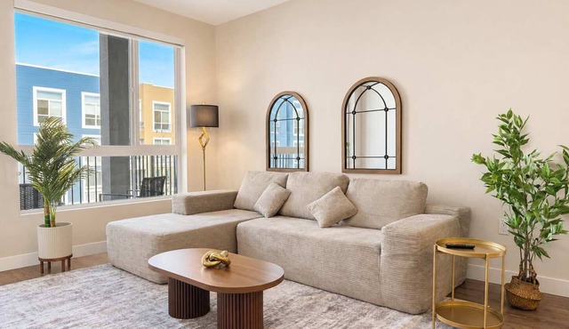 Upscale Apartment 10 Min to Disneyland | Pool & Gym
