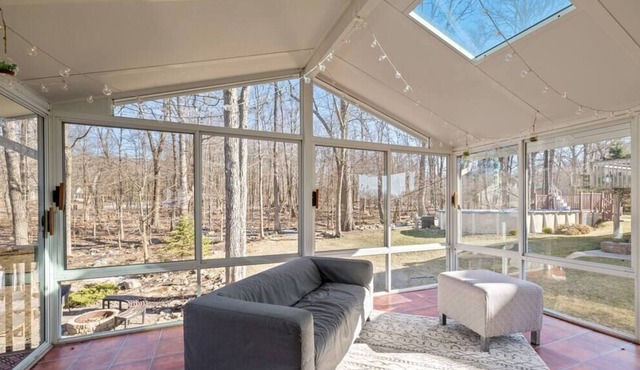 Vast and Stunning 5BR House w Pool