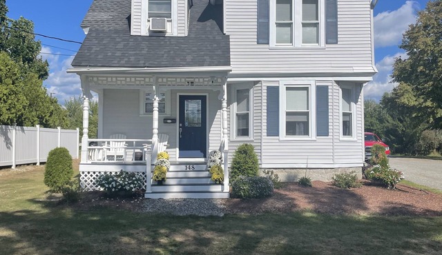 Very Spacious 5-bedroom, 3 bath house. Walk onto UMaine campus