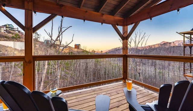 Views + Hot Tub + Game Room | 3 King Suites
