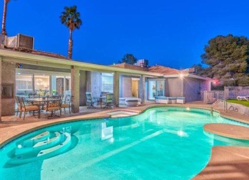 Villa Ellington, Exclusive 11BR Estate with Private Pool