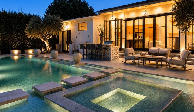 Villa Lafayette Luxury Estate in Los Angeles – Pool & Hot Spa