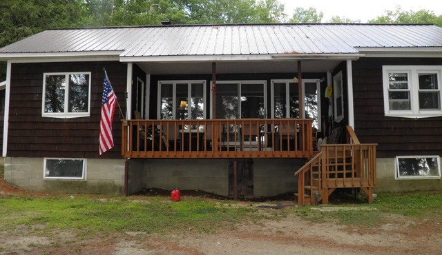 Vintage Rustic Cottage on Brettun’s Pond, boat accessible, PET FRIENDLY!