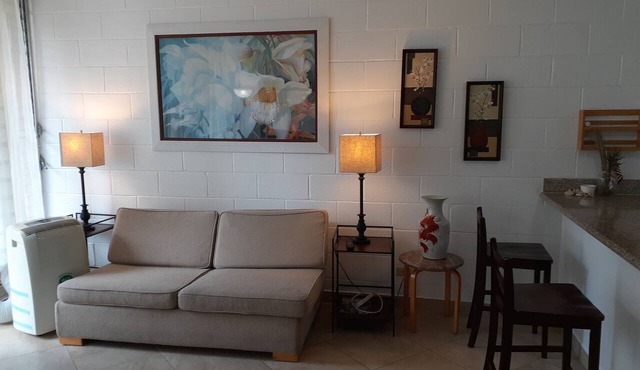 ~Waikiki~ LOWEST RATES IN AREA ~ 2 Bedroom ~ Fully Furn ~ Blocks to Beach ~