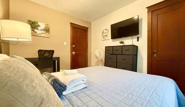 Walk to Downtown *Contractor Welcome* Close to BU