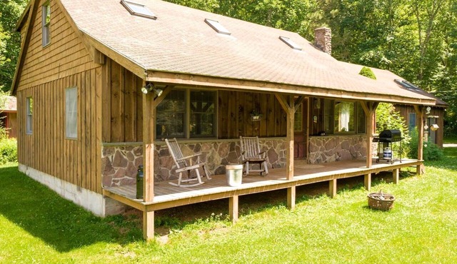 Warm & Inviting Cabin Retreat Perfect for Year-Round Escapes in Denver, New York