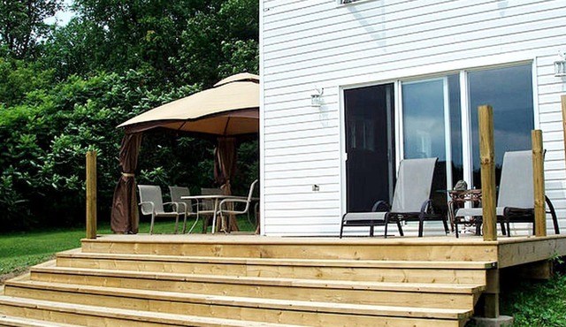 Waterfront Cottage Getaway with Gorgeous Views in Thousand Islands Park, Ontario