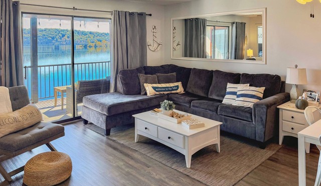 Waterfront Pool! Near SDC - Step-Free Access!