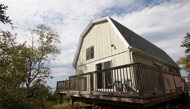 Weiss Lower-private, scenic escape w/gravel beach