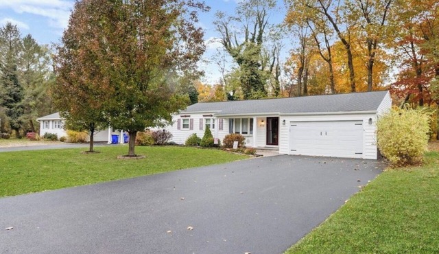 Welcoming 3-bedroom house in Webster