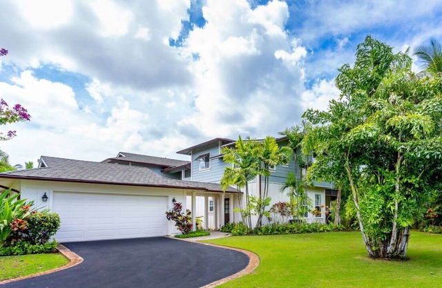 1074-Beautifully Upgraded 3 Bed 2 1/2 Bath Townhome in Coconut Plantation
