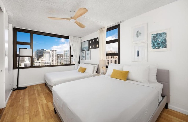 17FL Fully Renovated, 5 mins to Beach with Parking