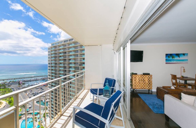 Awesome Ilikai Hotel One-Bedroom with Views of the Duke Kahanamoku Lagoon and Waikiki Beach! A