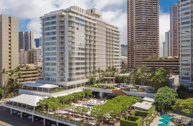 Beach Getaway! 3 Gorgeous Units, Pools, Parking