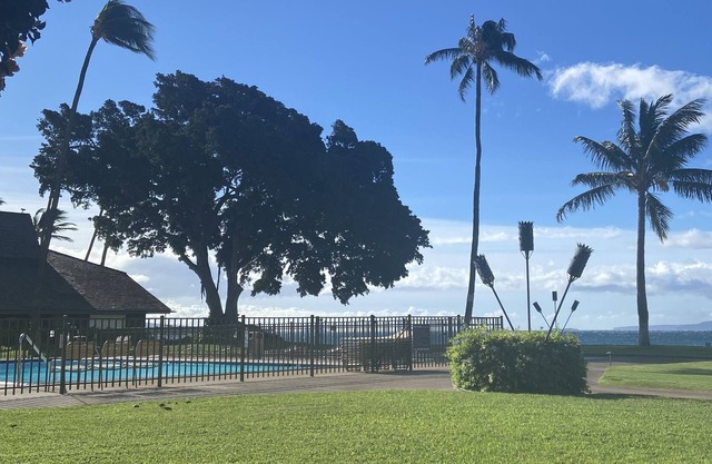 Beautiful Maalaea Surf Beachfront Condo G-2 Great Location