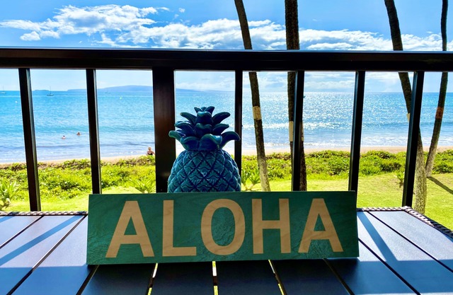 Book Your Maui Escape Now: Stunning Oceanfront Condo.