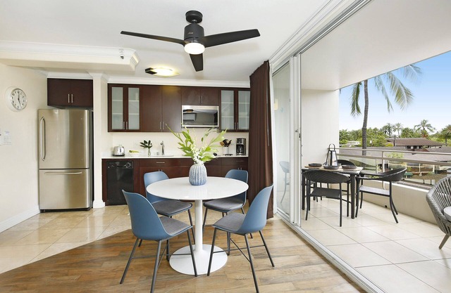 Heart of Waikiki Corner Unit just a short walk to Beach and Restaurants!