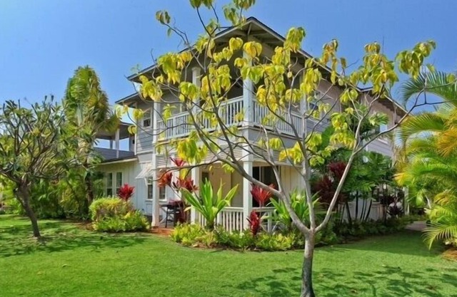 Luxurious 3 Bedroom, 3 Bath Townhome with 2 Car Garage in Ko Olina's Coconut Plantation