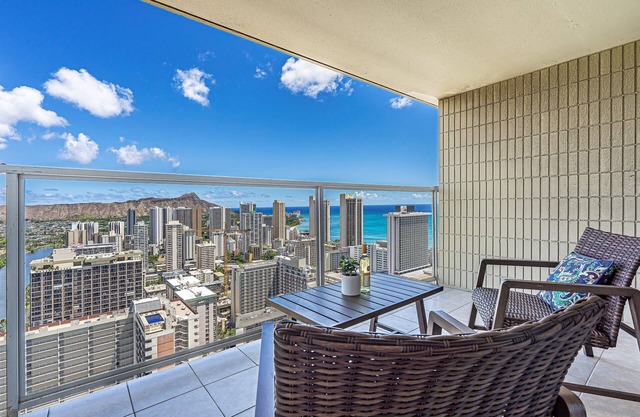 Ocean & Diamond Head Views Condo at Island Colony w/Building Amenities
