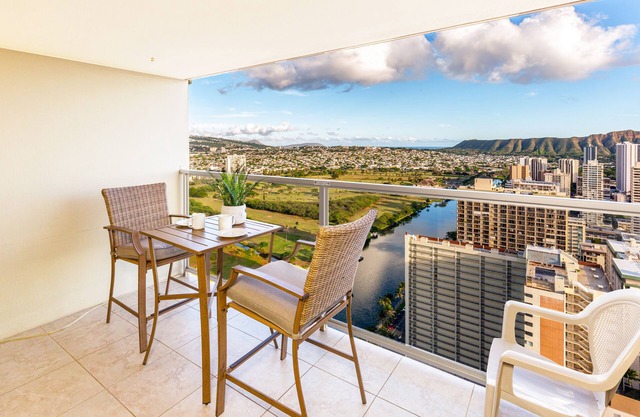 Ocean & Diamond Head View Studio at Waikiki