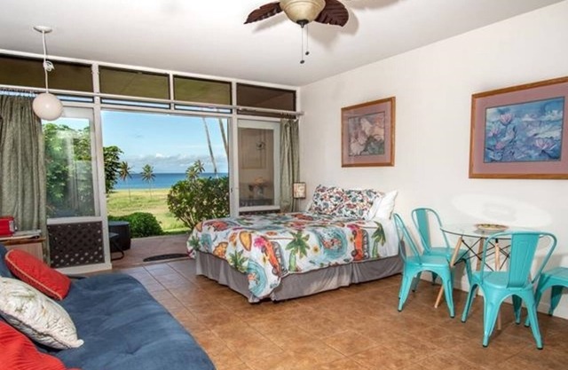 Oceanfront Condo w/ Lanai, WiFi, Shared Pool/Grills - Steps to Kepuhi Beach!