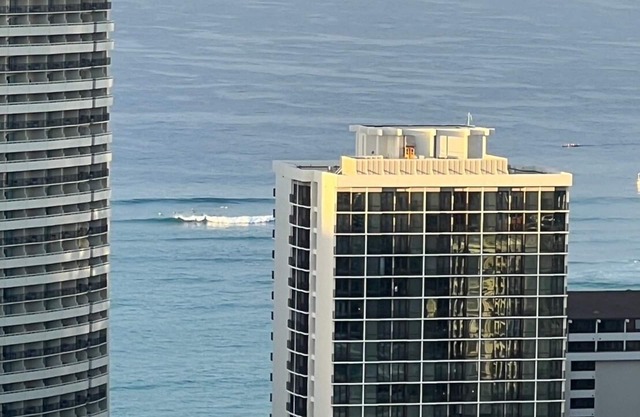 Penthouse Studio in Western Waikiki - convenient location, & stunning views!