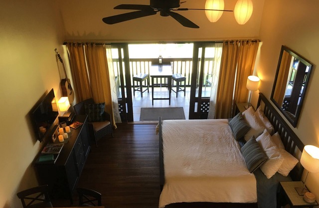 Romantic Modern Upstairs Corner Studio with Ocean View, on the Island of Molokai