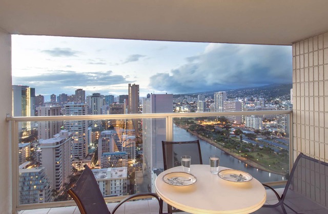 Studio with hardwood floors, ocean views - pool, hot tub, & sauna on-site