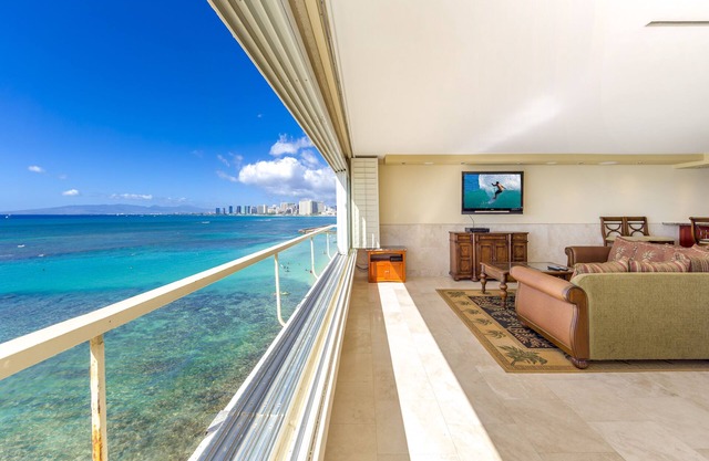 Welcome to Colony Surf #301! Beautiful corner unit on the Gold Coast!