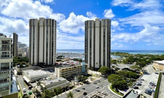 Ala Moana House | Ala Moana Hotel 14th FL R1 2Double Beds 4Person