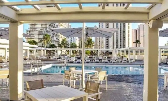 Ala Moana House | Ala Moana Hotel 16th FL R9 2Beds Partial Ocean View