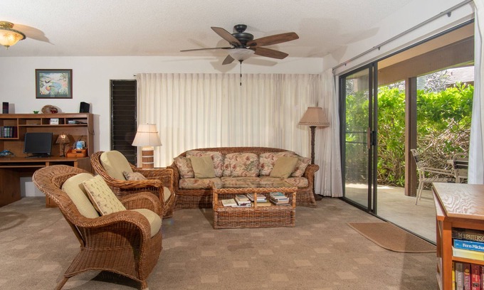 Maunaloa Condo | Ground-Floor Condo w/ Garden Patio & Shared Pool/Hot Tub/Tennis - Walk to Beach!