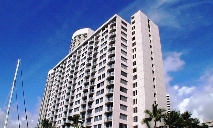 Waikiki Condo | ILIKAI MARINA OCEANFRONT 91 -ONE BEDROOM AND SPECTACULAR OCEAN VIEW