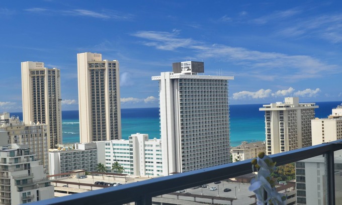 Waikiki Apartment | Island Colony 2815 Sweeping Ocean to Mountain Views