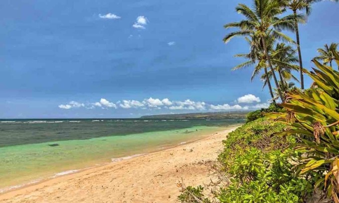 Makaha Condo | Makaha Valley Towers-16th Floor-Amazing View
