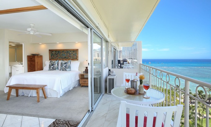 Waikiki Condo | Million-Dollar Ocean Views! Steps from Beach! Full Kitchen