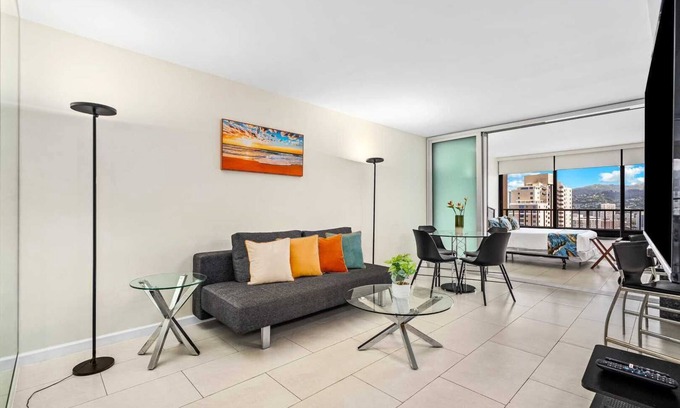 Waikiki Condo | Monthly Discovery Bay 3717 Mountain/City Views 2 Bd 1Ba 2 Queen Beds