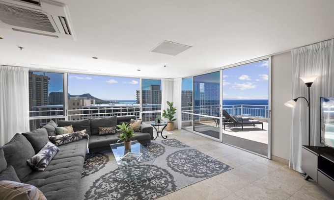 Waikiki Condo | Ocean-Diamond Head Views PH Condo at Ilikai Hotel by the Beach w/Full Kitchen