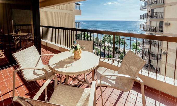 Waikiki Condo | Ocean View Paradise Escape at Waikiki Beach Tower Near Shops & Restaurants