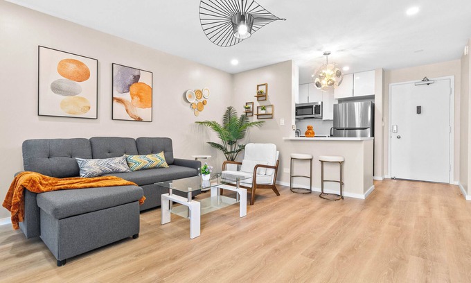 Ala Moana Apartment | Peaceful Modern HNL Getaway