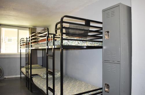 Waikiki Hostel | Polynesian Hostel Beach Club