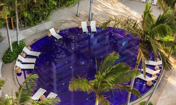 Waikiki Resort | Rare Find! 2 Wonderful Units, Pools, Bar